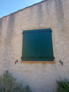 volet battant vert