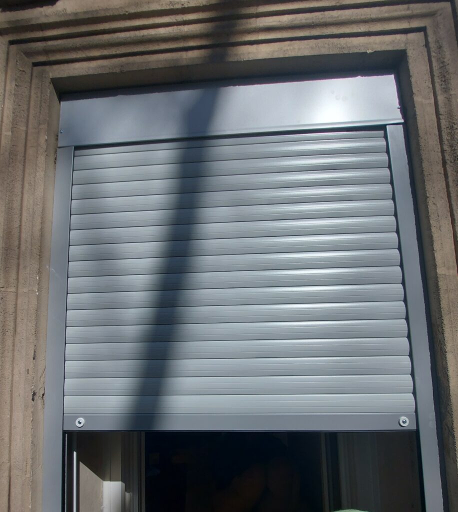 Volet roulant gris